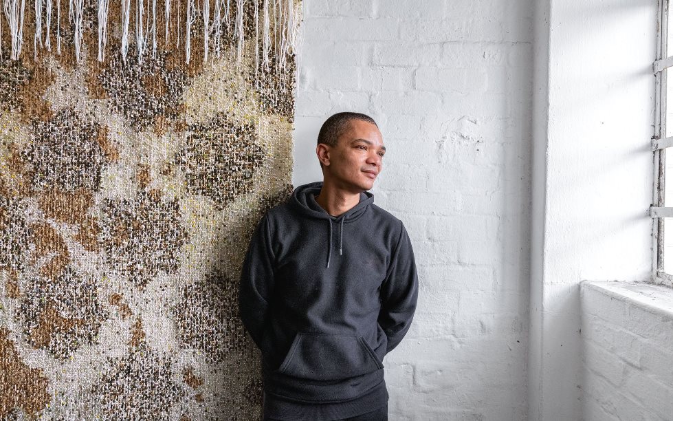 Igshaan Adams (1982) - Foto 1